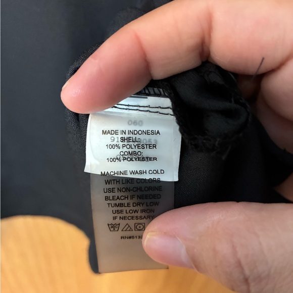 NWT VINCE CAMUTO Boat Neck Extended Cuff Shirt Blouse Black Stripe Size Large - Picture 10 of 10